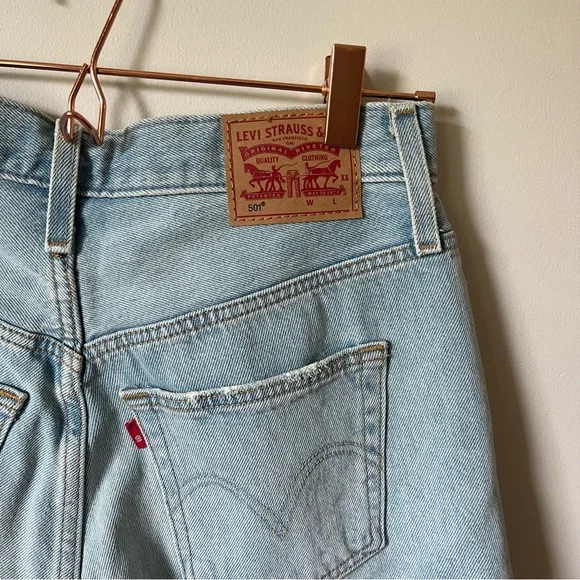 Levi's 501 Jean Shorts - Picture 2 of 4
